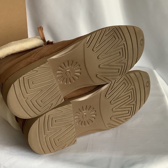 UGG Weylyn Suede Lace Up Sherpa Boots - Picture 5 of 7